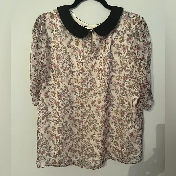 CeCe Floral Blouse with Black Collar - Picture 6 of 7